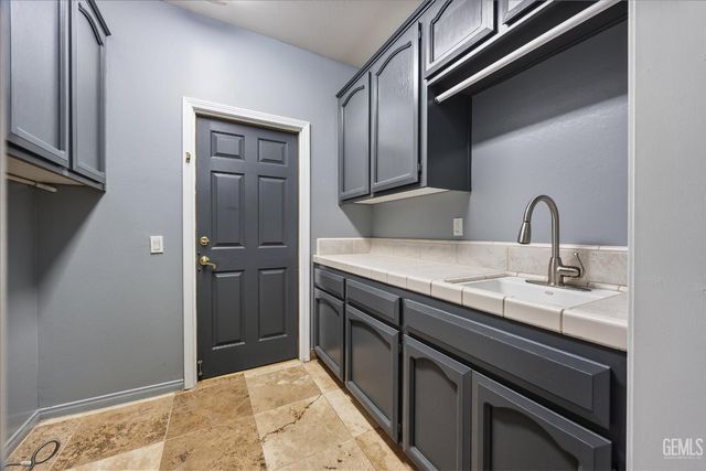 8119 Willoughby Court, Bakersfield, CA 93313