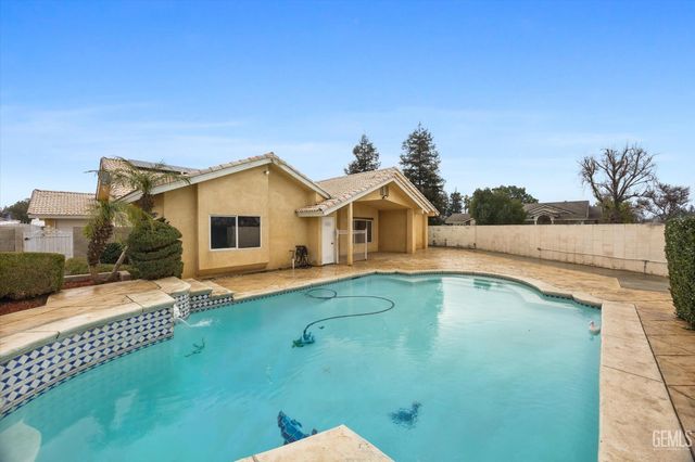 8119 Willoughby Court, Bakersfield, CA 93313