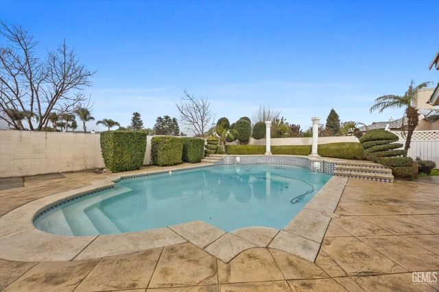 8119 Willoughby Court, Bakersfield, CA 93313