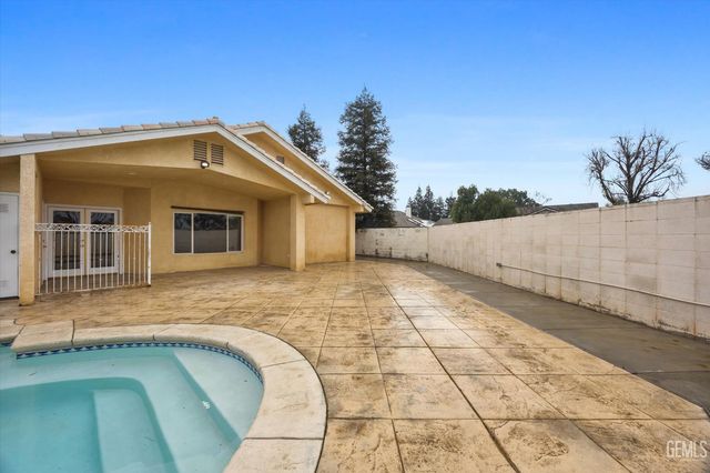 8119 Willoughby Court, Bakersfield, CA 93313