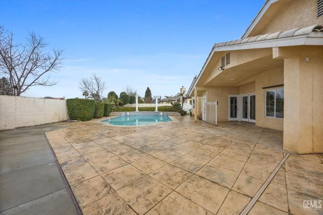 8119 Willoughby Court, Bakersfield, CA 93313