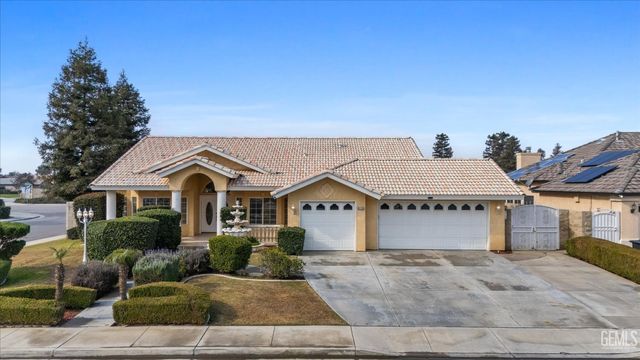 8119 Willoughby Court, Bakersfield, CA 93313