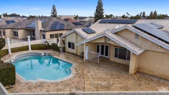 8119 Willoughby Court, Bakersfield, CA 93313