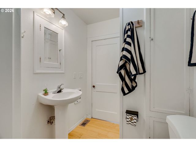 6351 Ne 34TH Ave, Portland, OR 97211