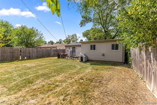 22030 Dante Street, Oak Park, MI 48237