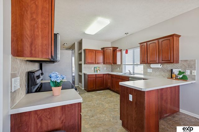 18708 Hayes Circle, Omaha, NE 68135