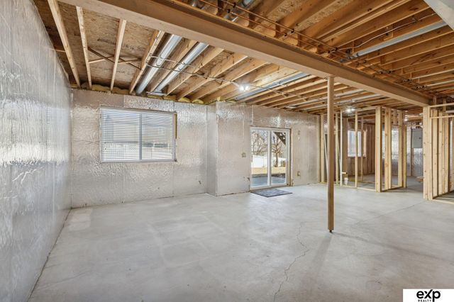 18708 Hayes Circle, Omaha, NE 68135
