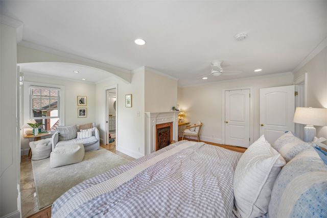 3300 Elmwood Drive, Des Moines, IA 50312