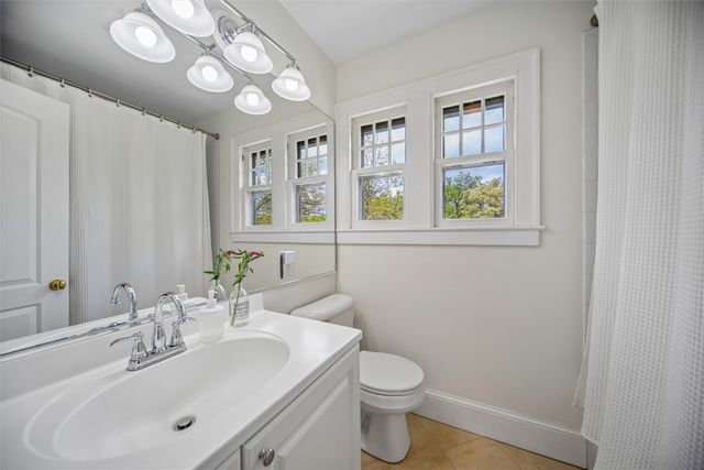 3300 Elmwood Drive, Des Moines, IA 50312