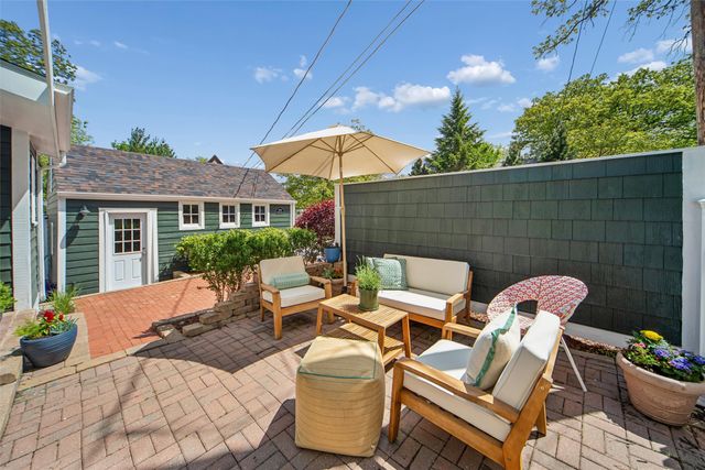 3300 Elmwood Drive, Des Moines, IA 50312