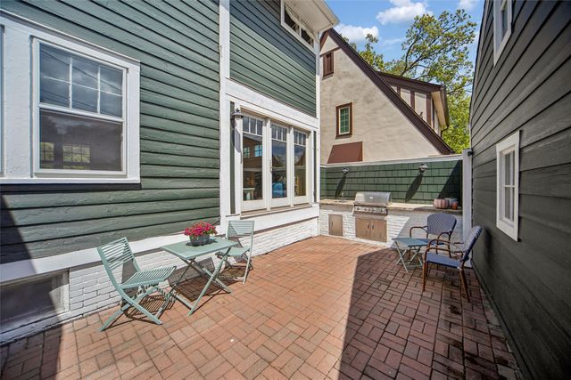 3300 Elmwood Drive, Des Moines, IA 50312