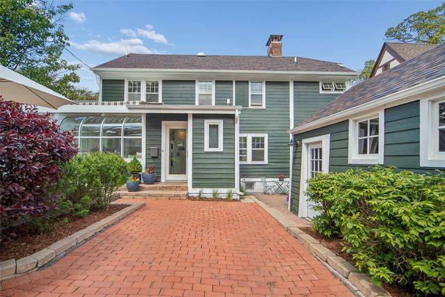 3300 Elmwood Drive, Des Moines, IA 50312