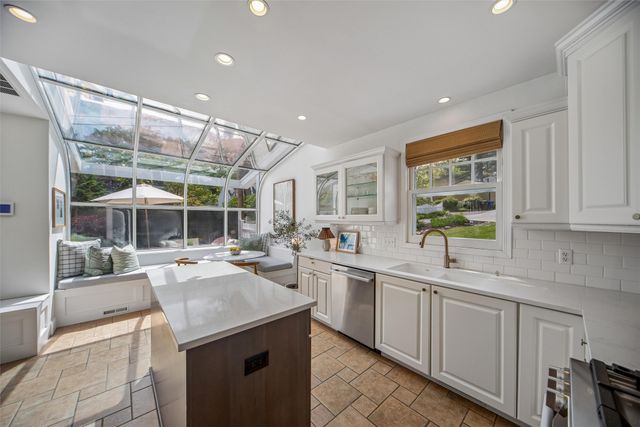 3300 Elmwood Drive, Des Moines, IA 50312
