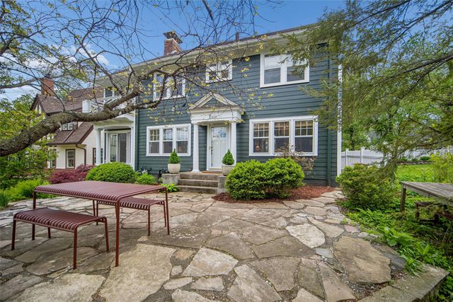 3300 Elmwood Drive, Des Moines, IA 50312
