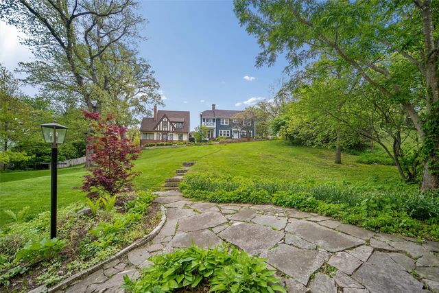 3300 Elmwood Drive, Des Moines, IA 50312