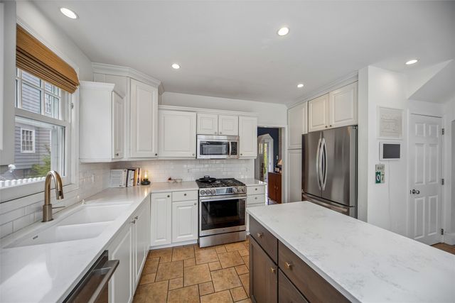 3300 Elmwood Drive, Des Moines, IA 50312