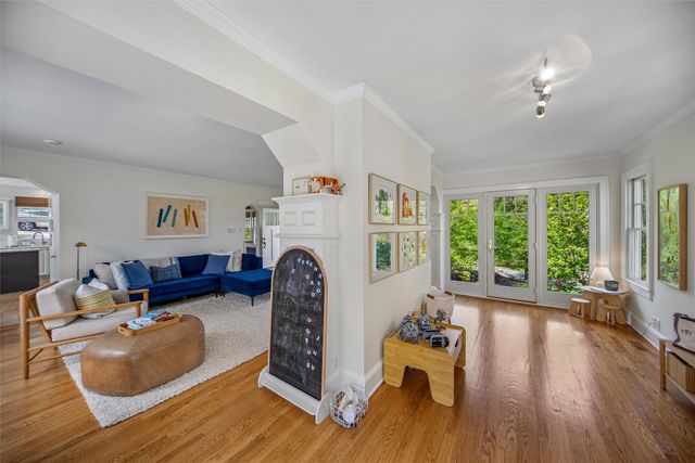 3300 Elmwood Drive, Des Moines, IA 50312