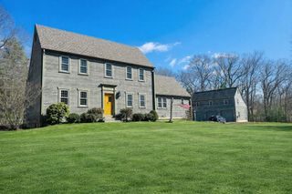 2 Marie Dr, Blackstone, MA 01594