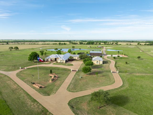 887 Hcr. 3110 N, Abbott, TX 76621