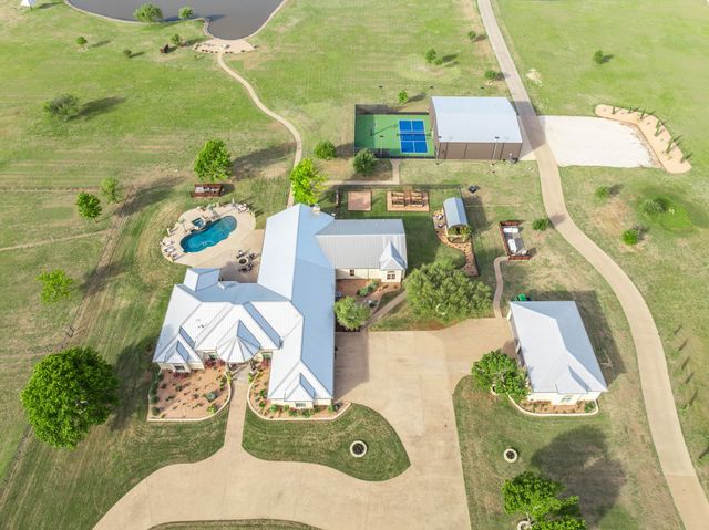 887 Hcr. 3110 N, Abbott, TX 76621