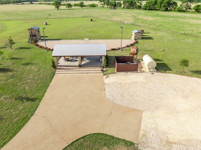 887 Hcr. 3110 N, Abbott, TX 76621