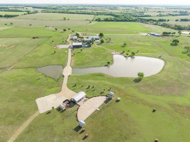 887 Hcr. 3110 N, Abbott, TX 76621