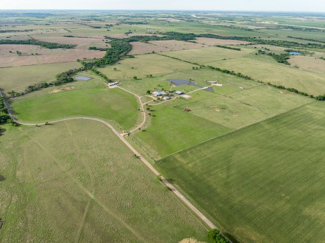 887 Hcr. 3110 N, Abbott, TX 76621