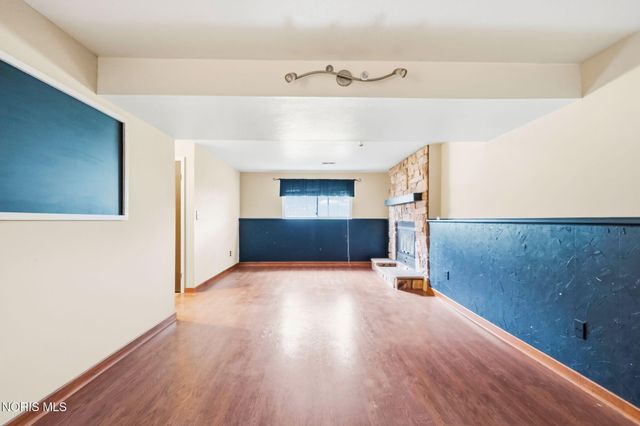 2160 Queensdale Court, Maumee, OH 43537