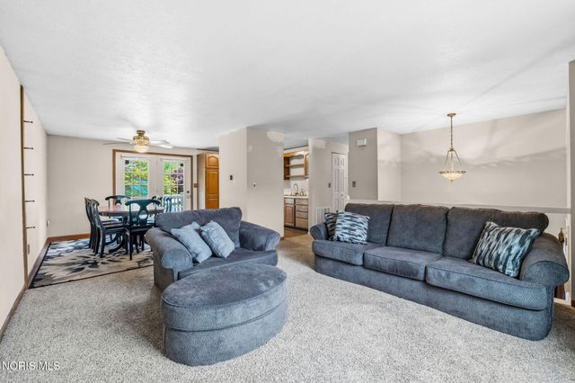 2160 Queensdale Court, Maumee, OH 43537