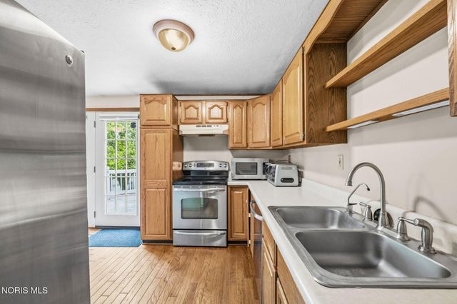 2160 Queensdale Court, Maumee, OH 43537