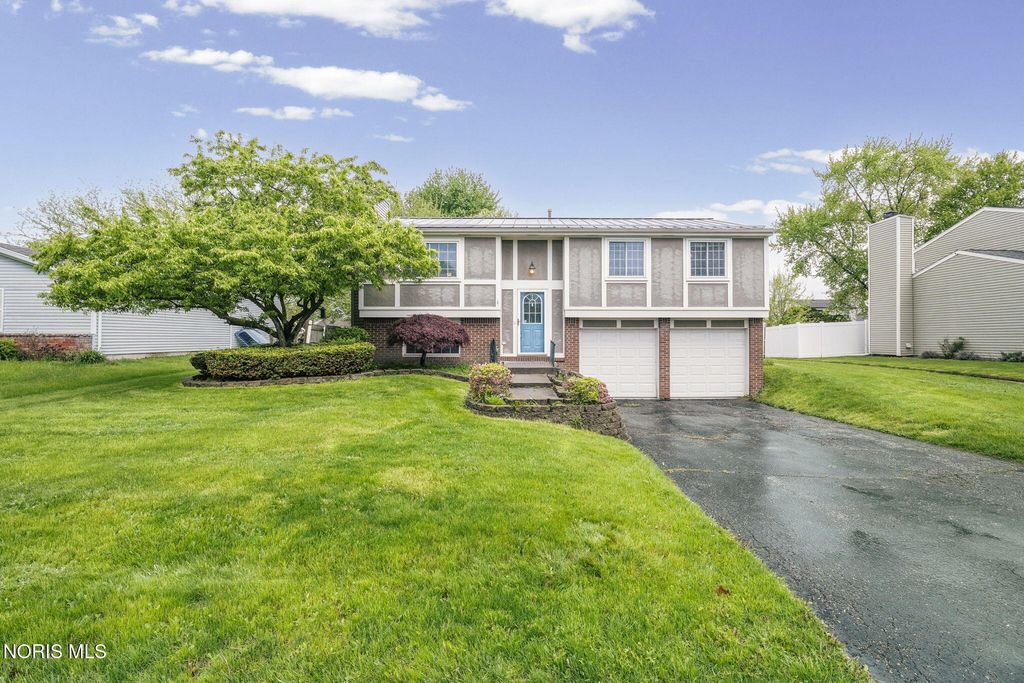 2160 Queensdale Court, Maumee, OH 43537
