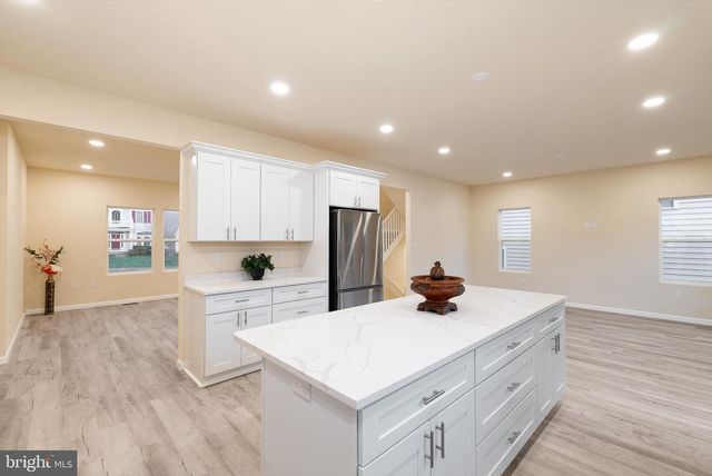 211 PRINCESS CAROLINE CT, Edinburg, VA 22824