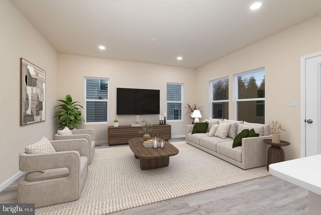 211 PRINCESS CAROLINE CT, Edinburg, VA 22824