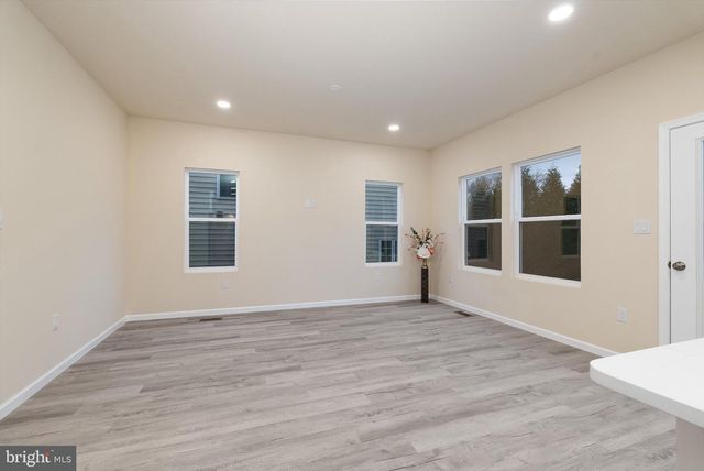 211 PRINCESS CAROLINE CT, Edinburg, VA 22824