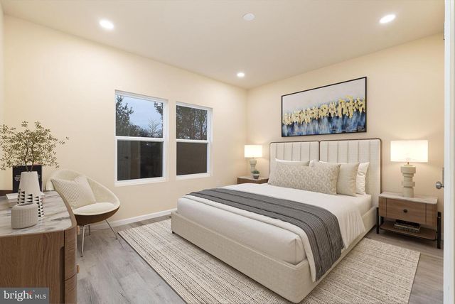 211 PRINCESS CAROLINE CT, Edinburg, VA 22824