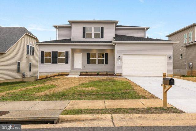 211 PRINCESS CAROLINE CT, Edinburg, VA 22824