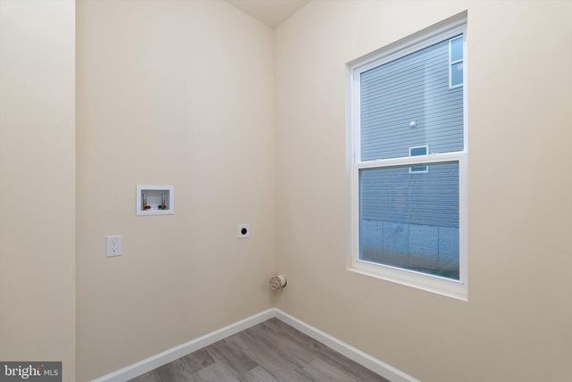 211 PRINCESS CAROLINE CT, Edinburg, VA 22824