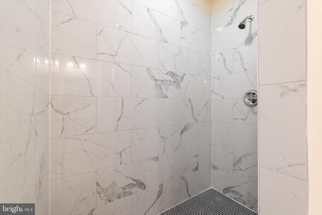 211 PRINCESS CAROLINE CT, Edinburg, VA 22824