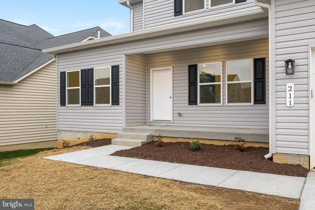 211 PRINCESS CAROLINE CT, Edinburg, VA 22824