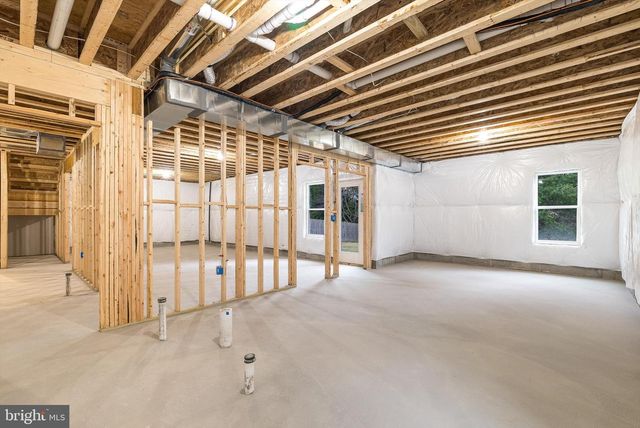 211 PRINCESS CAROLINE CT, Edinburg, VA 22824