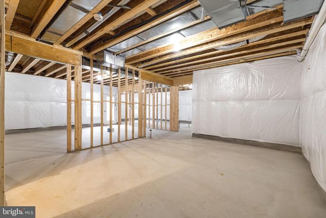 211 PRINCESS CAROLINE CT, Edinburg, VA 22824