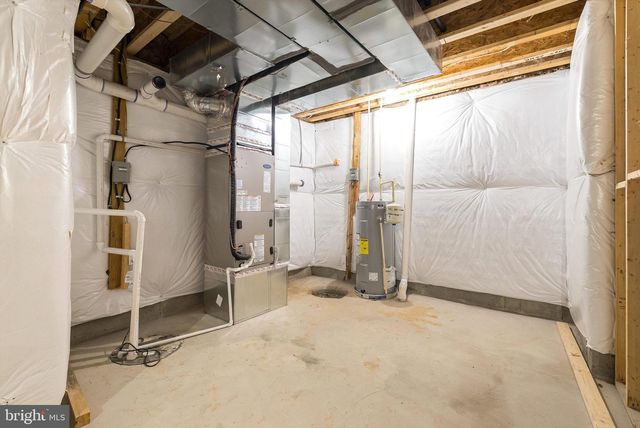 211 PRINCESS CAROLINE CT, Edinburg, VA 22824