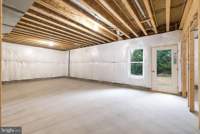 211 PRINCESS CAROLINE CT, Edinburg, VA 22824