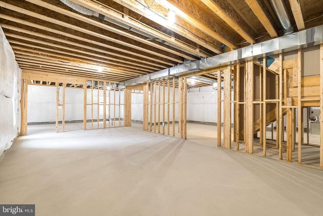 211 PRINCESS CAROLINE CT, Edinburg, VA 22824