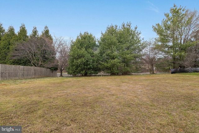 211 PRINCESS CAROLINE CT, Edinburg, VA 22824