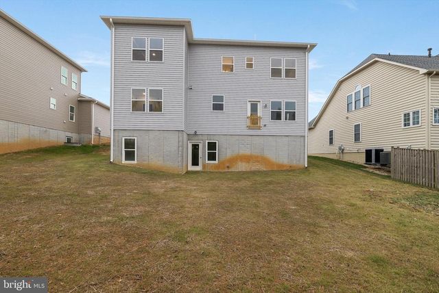 211 PRINCESS CAROLINE CT, Edinburg, VA 22824