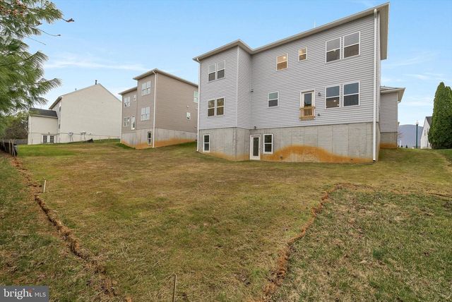 211 PRINCESS CAROLINE CT, Edinburg, VA 22824