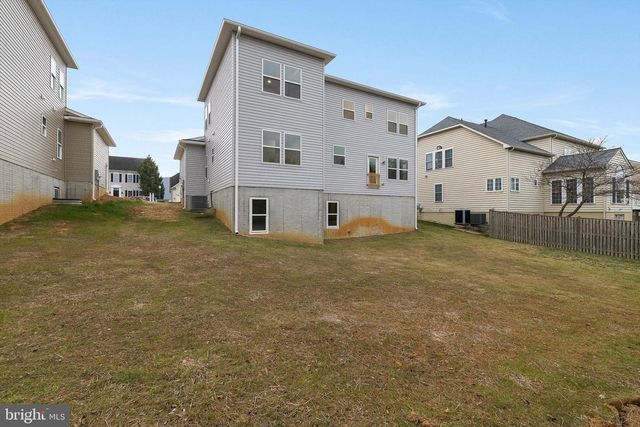 211 PRINCESS CAROLINE CT, Edinburg, VA 22824