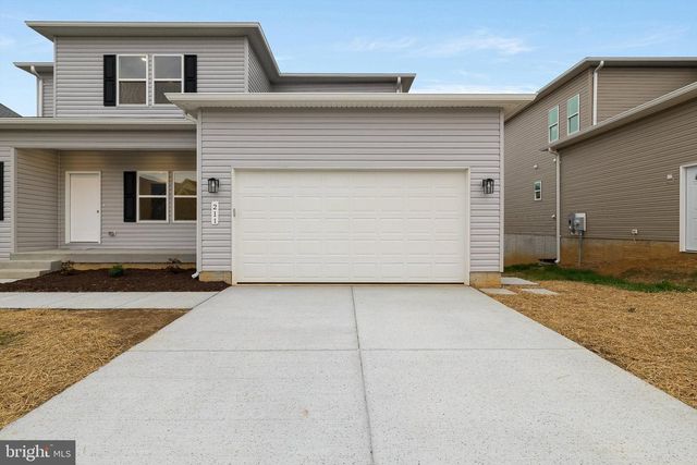 211 PRINCESS CAROLINE CT, Edinburg, VA 22824