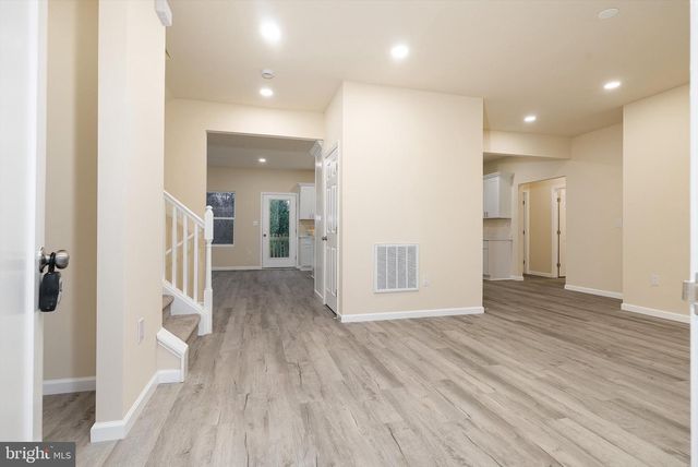 211 PRINCESS CAROLINE CT, Edinburg, VA 22824